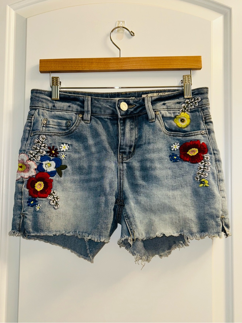 INDIGO REIN Mid Rise Floral Embroidered Boho Cutoff Denim Shorts